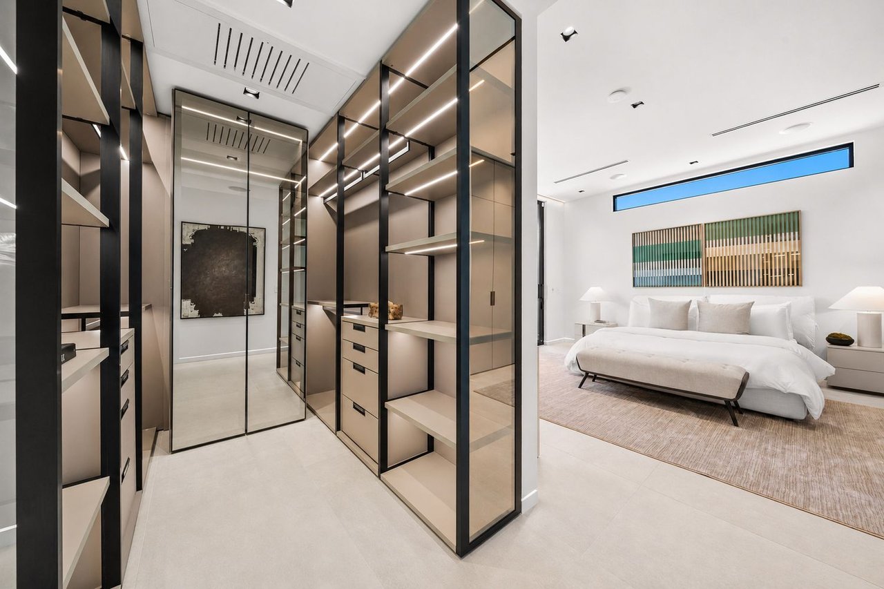 325 W 63rd St