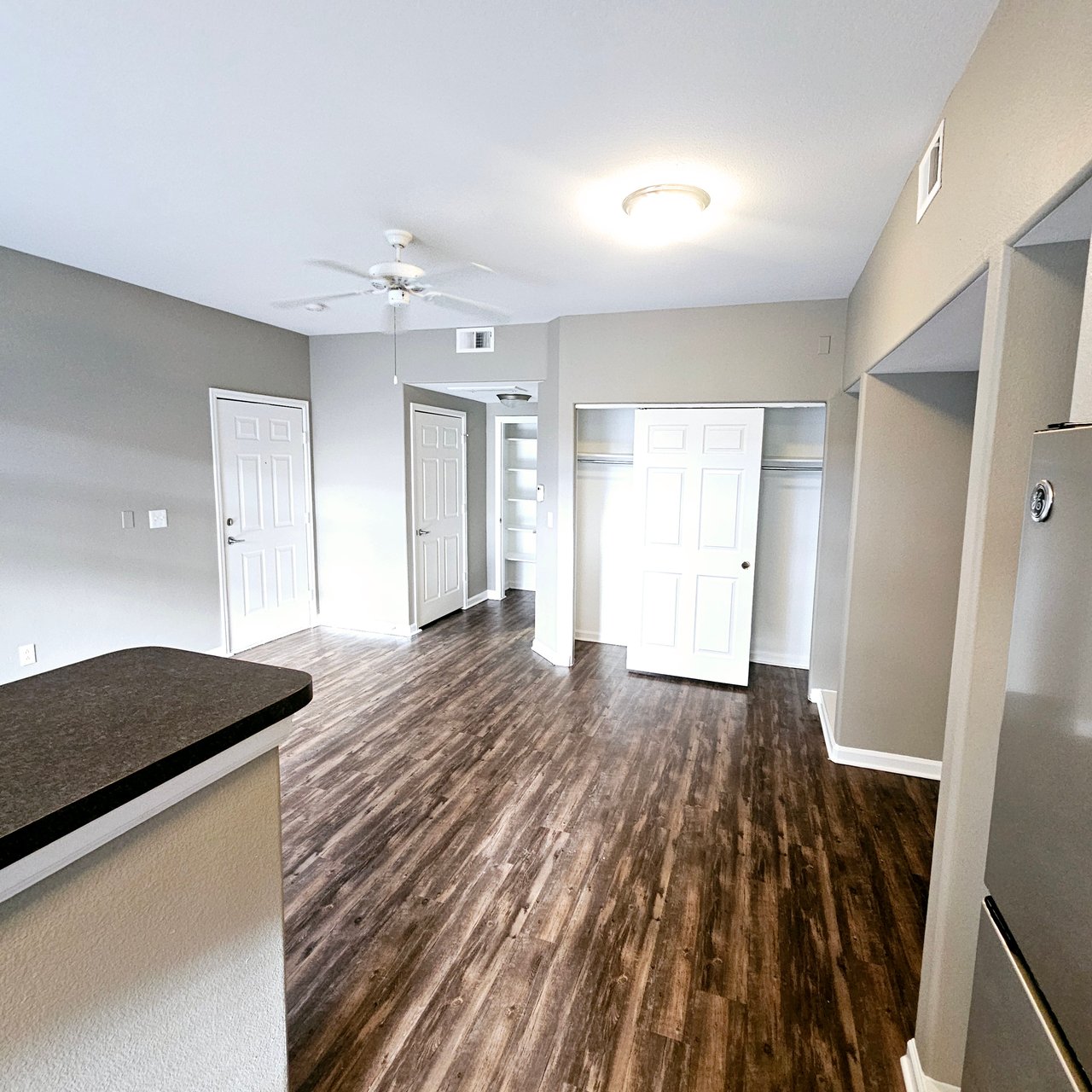 Studio 1 Bath Apartment with Garage included 