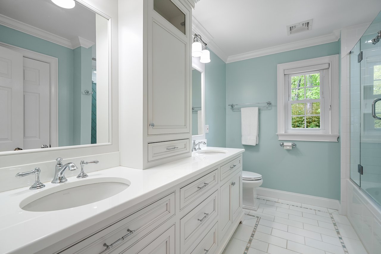 18 N Nabby Rd, Danbury, CT 06811