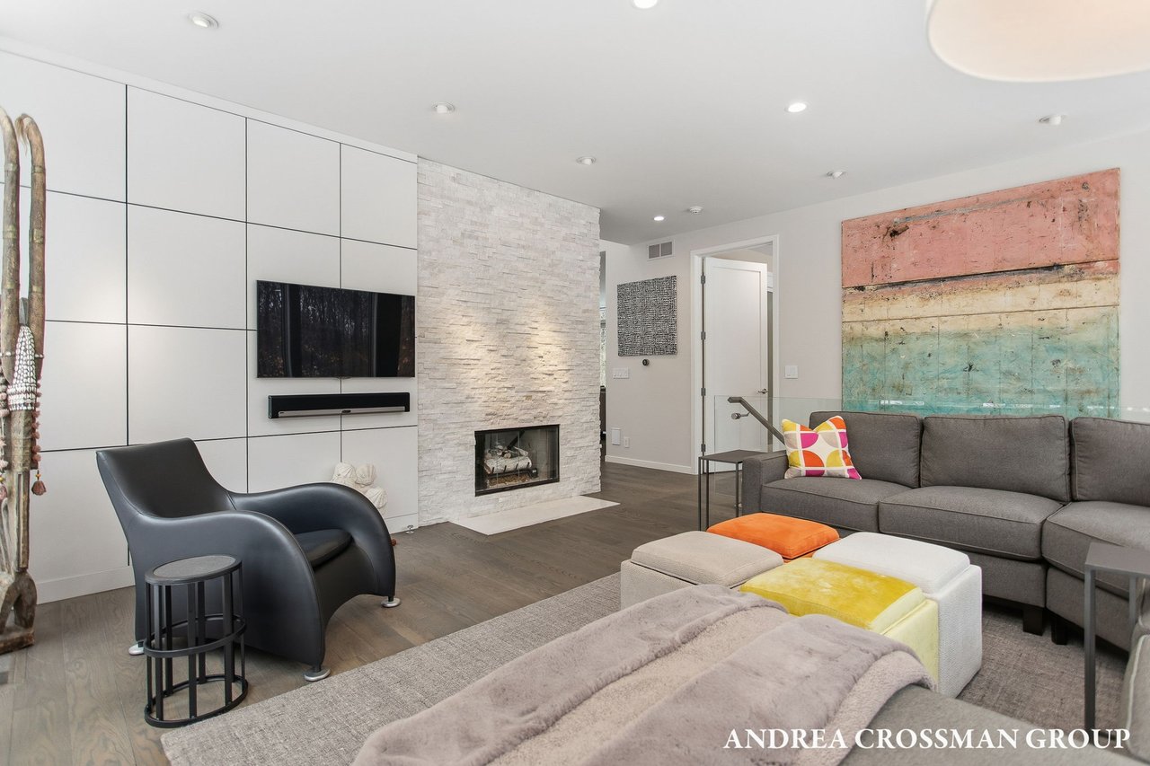 6919 Bendemeer Drive