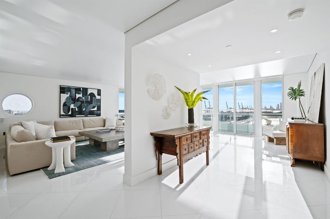 520 WEST AVE #1601