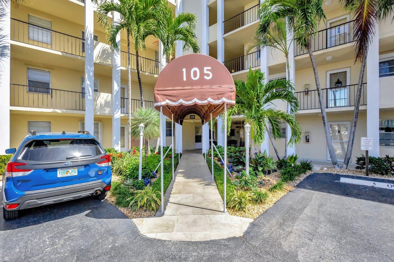 105 Paradise Harbour Boulevard #109