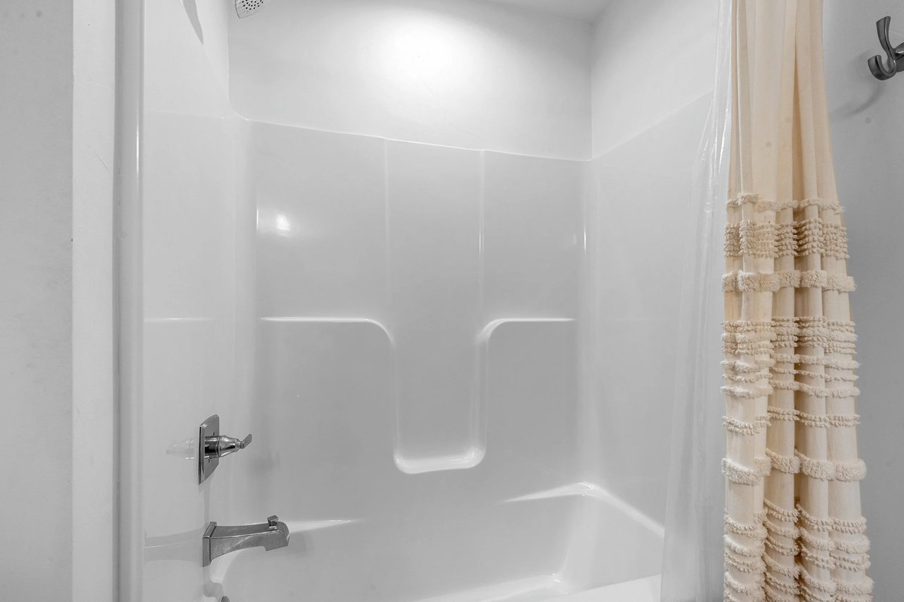 Ellis Hills - Howard Condo