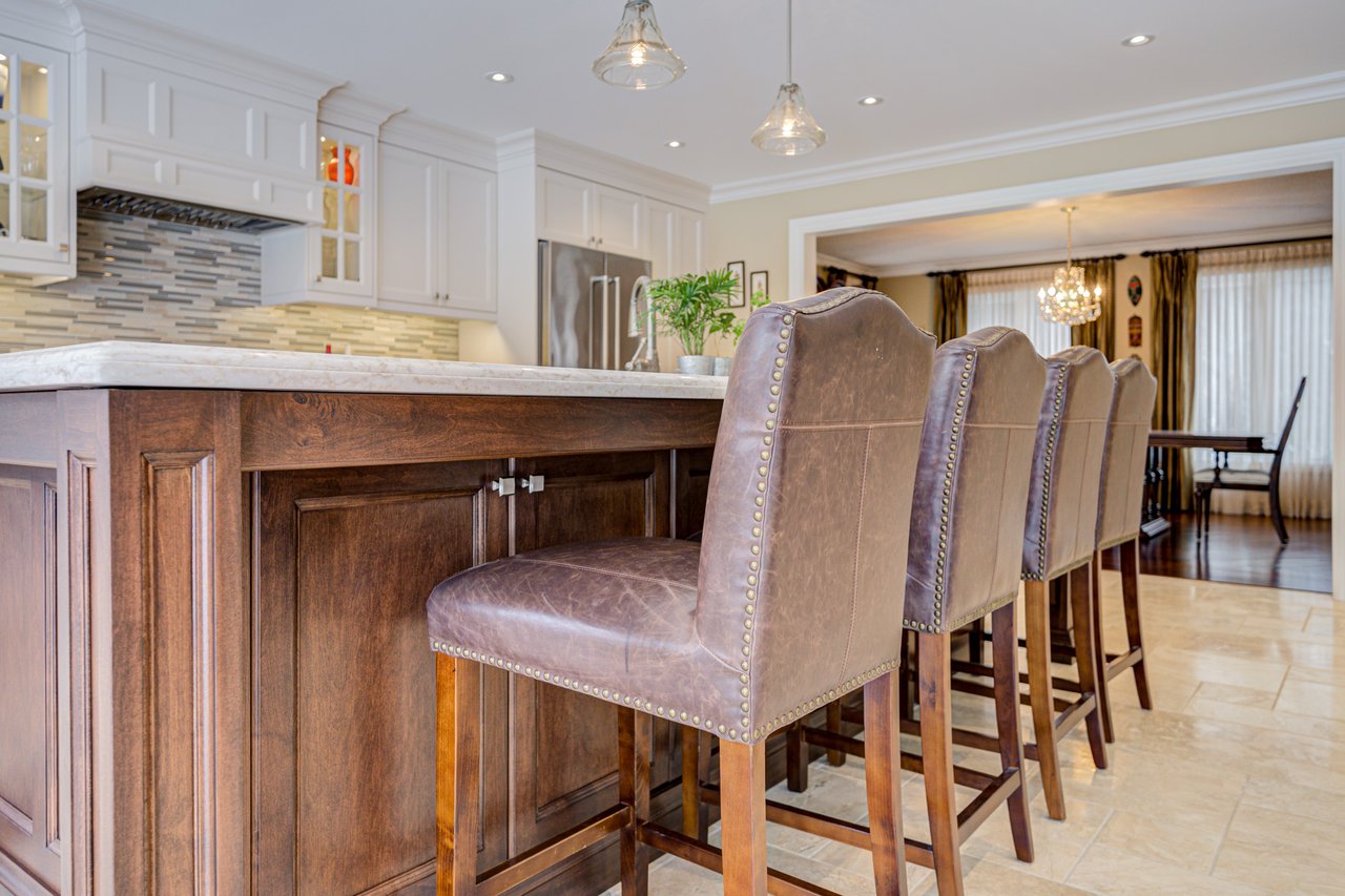 1296 Mapleridge Cres