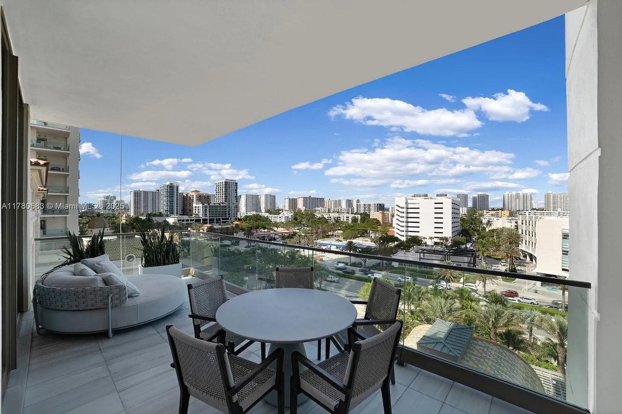 17975 Collins Ave #N701