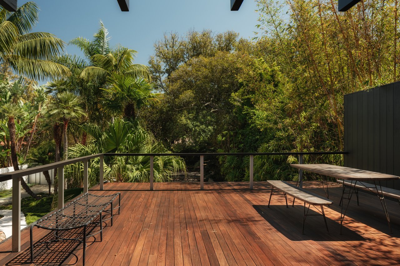 1911 La Mesa Dr