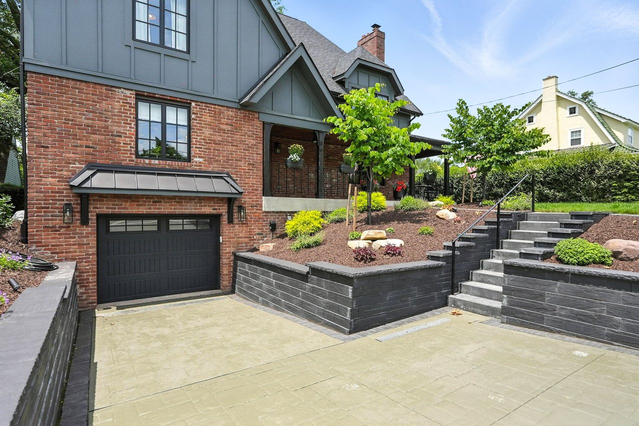 86 Standish Blvd