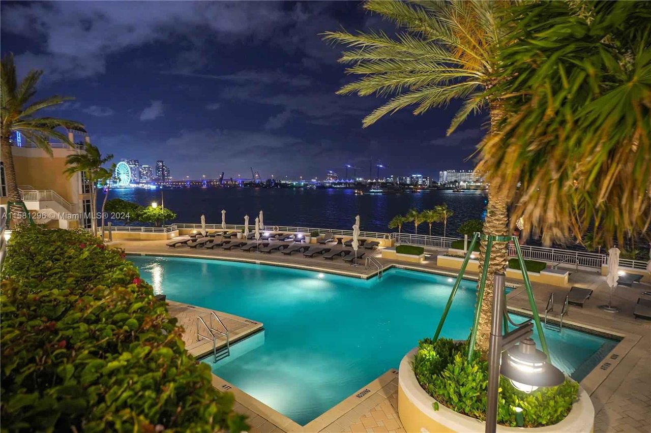 848 Brickell Key Dr Unit 204