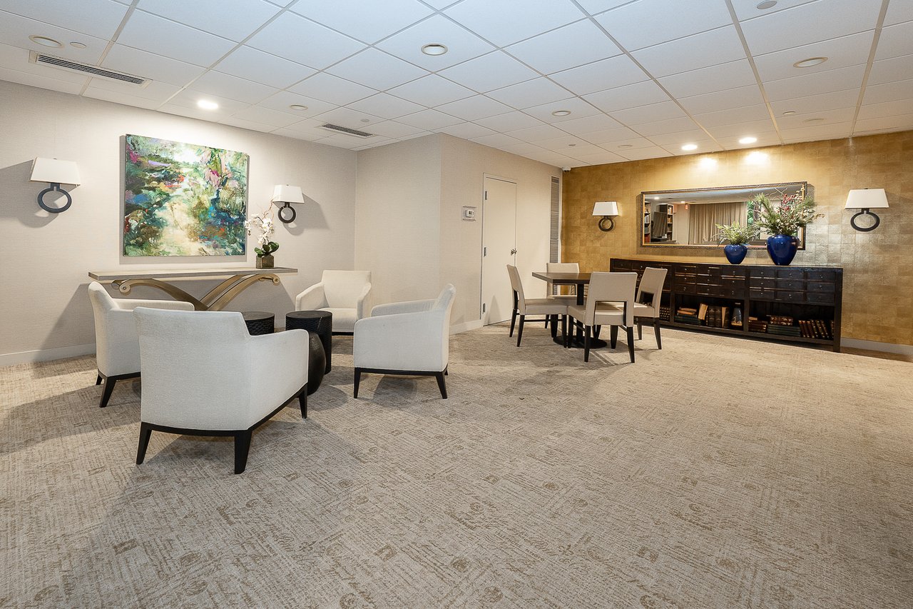 Price Improvement!!! Fab 3 bed 2.5 bath Main Line Condo