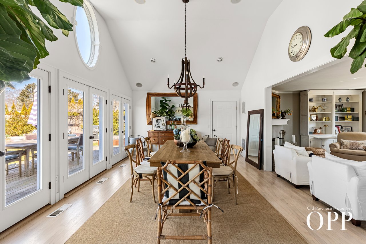 A Turnkey Mid-Century, Effortlessly Located in Bellport Village