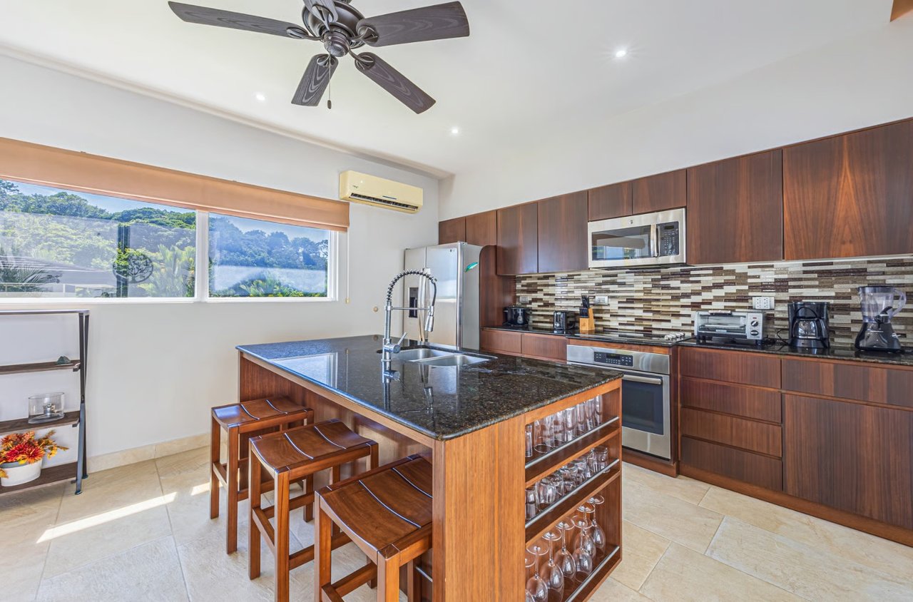 3-Bedroom Villa Within Walking Distance to Playa Hermosa