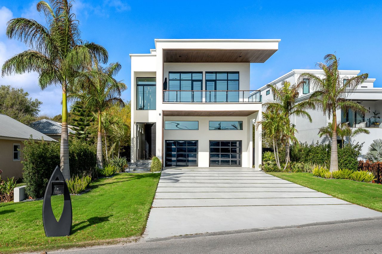 1194 N Peninsula Ave New Smyrna Beach, FL 32169