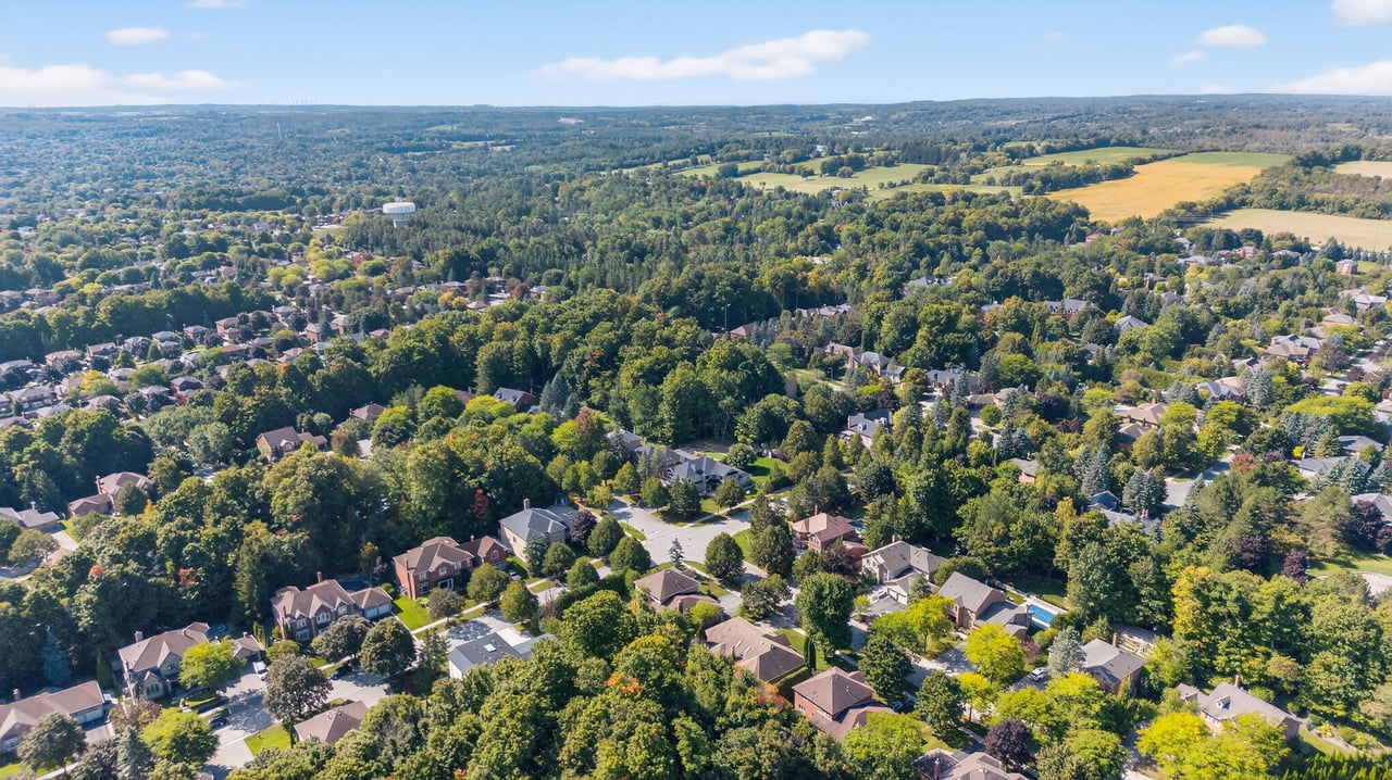 6 Falling Leaf Crt, Aurora