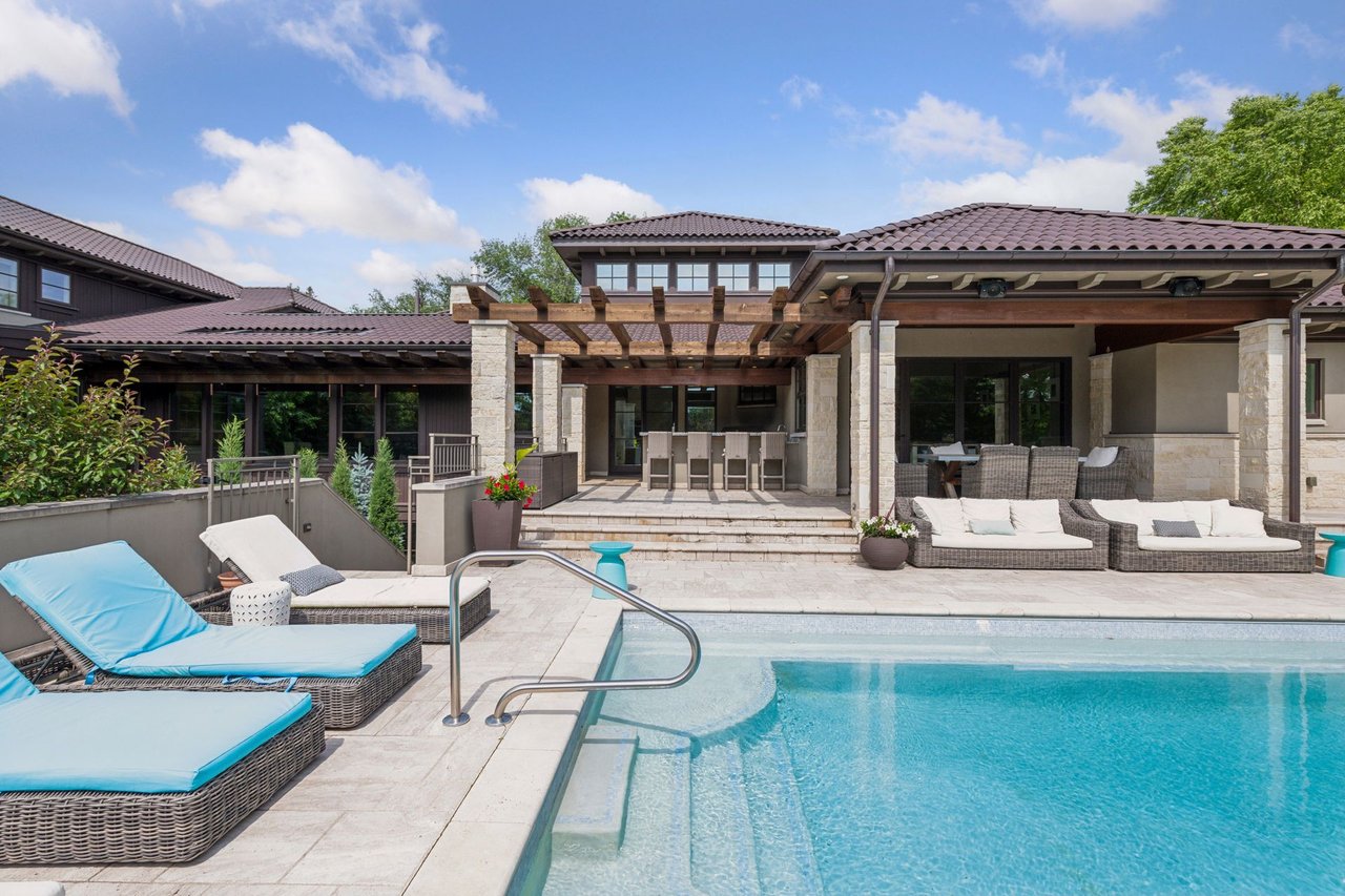 8 Circle W, Edina