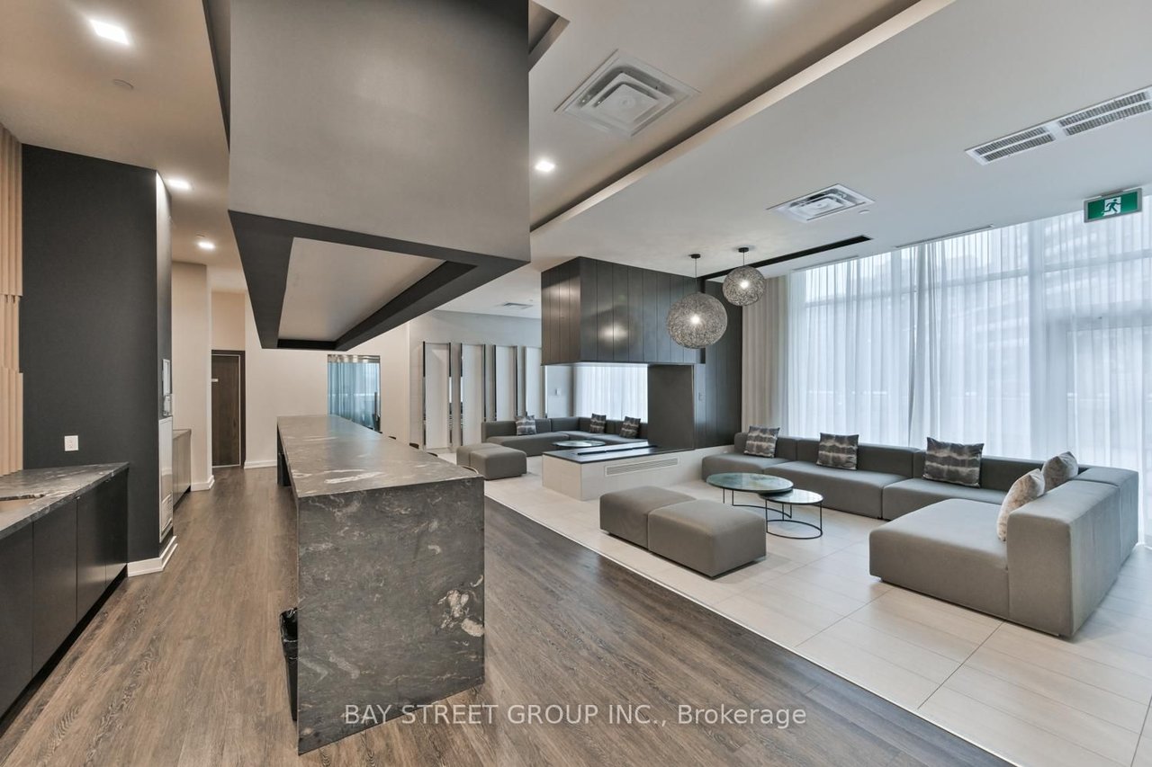 PENTHOUSE IN THE HEART OF NORTH YORK