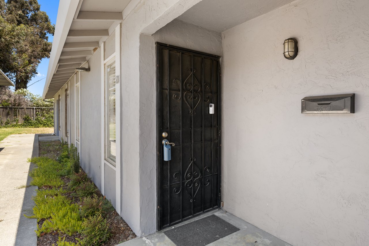 200 Del Luz Ct