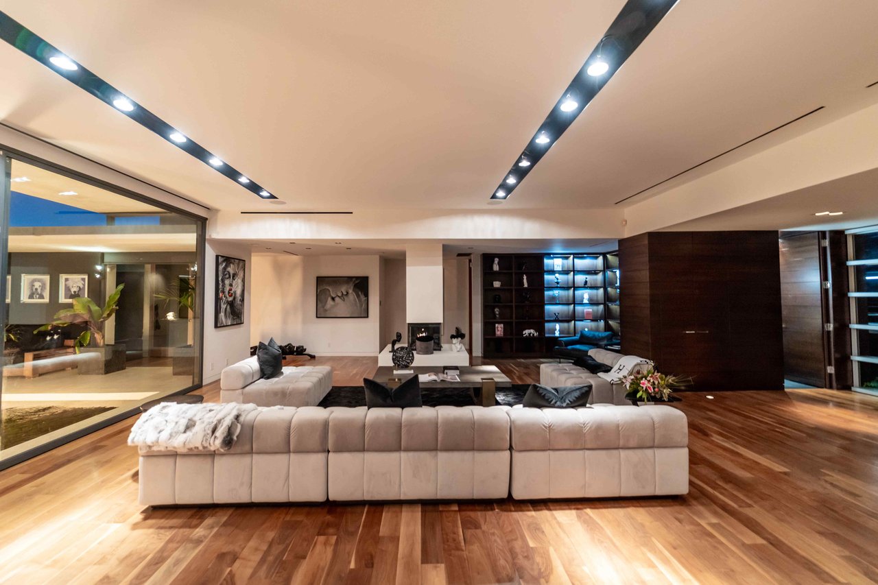 9010 Hopen Pl