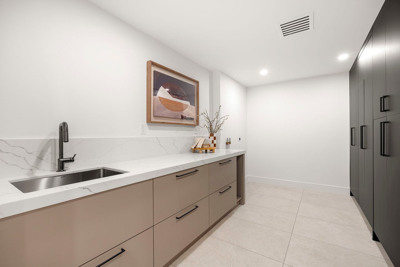 3500 E LINCOLN Drive 26