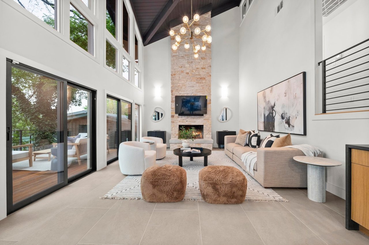 1606 Ski Slope Drive