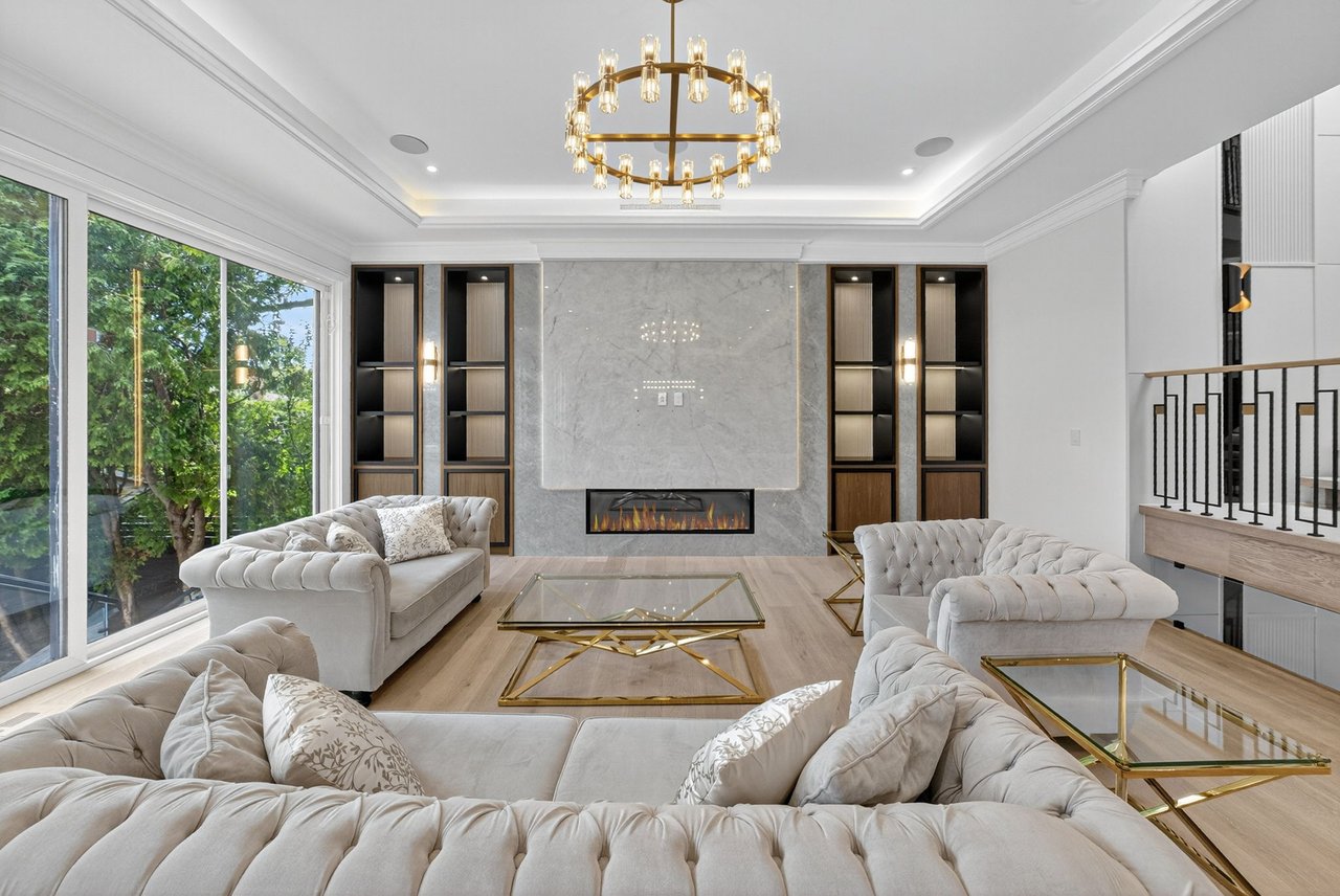 Distinctive Luxury Residence