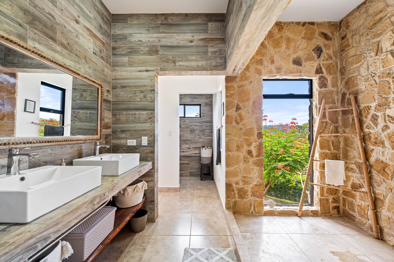 Mimi Lodge | Luxurious Mountain Retreat on 1.5 Acres Just 20 Minutes from Tamarindo