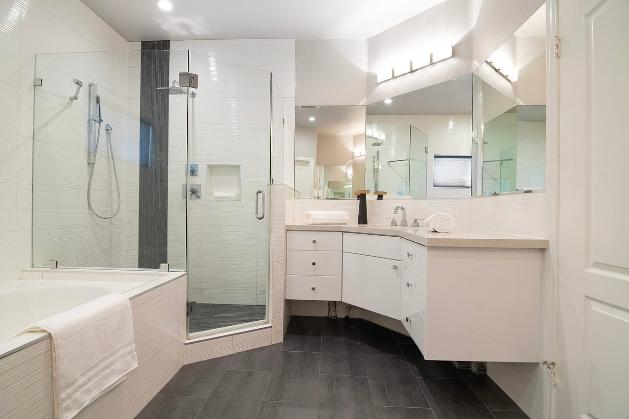 916 S. Shenandoah St. # 1
