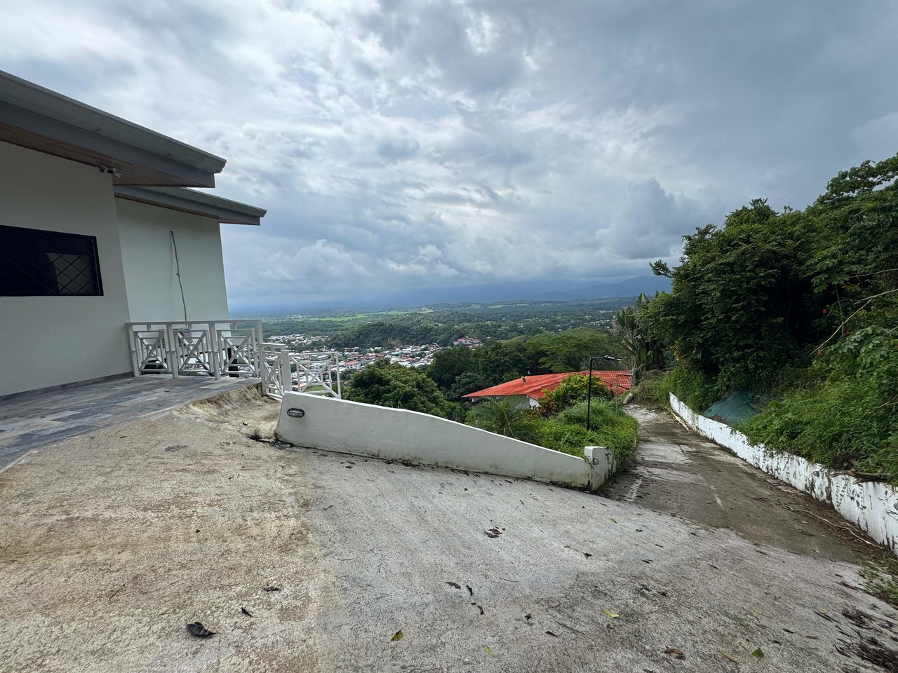 Modern Elegance Meets Incomparable Views, 3BDR&3Baths Home