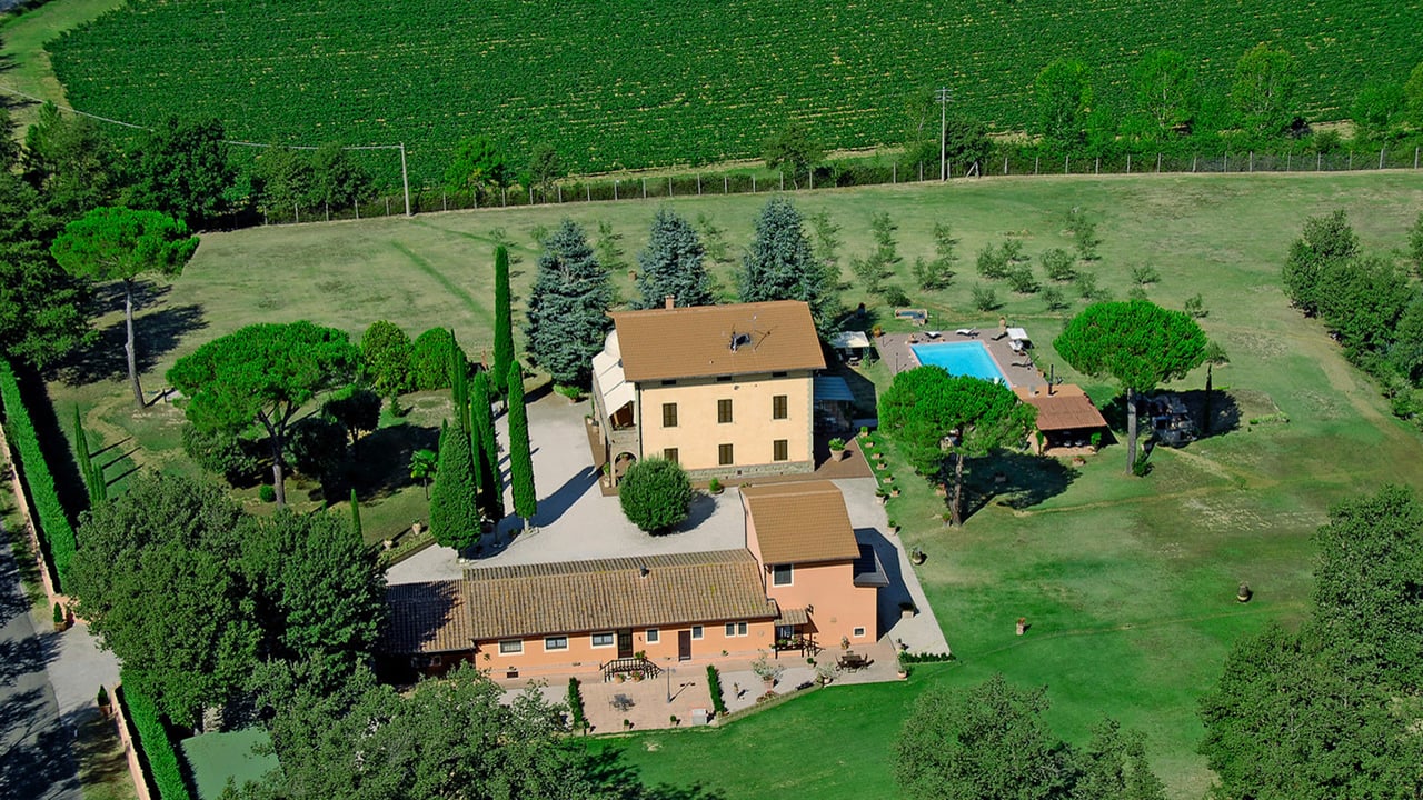 VILLA DI MEZZO
