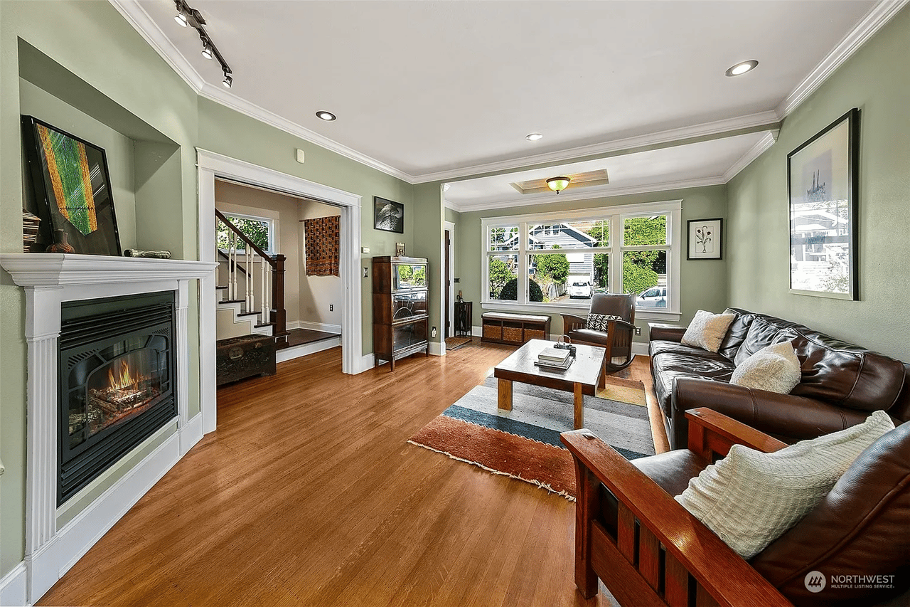 5529 Kenwood Place N