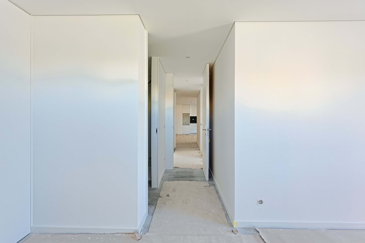 Modern 3-Bedroom Apartment in Camarate, Loures