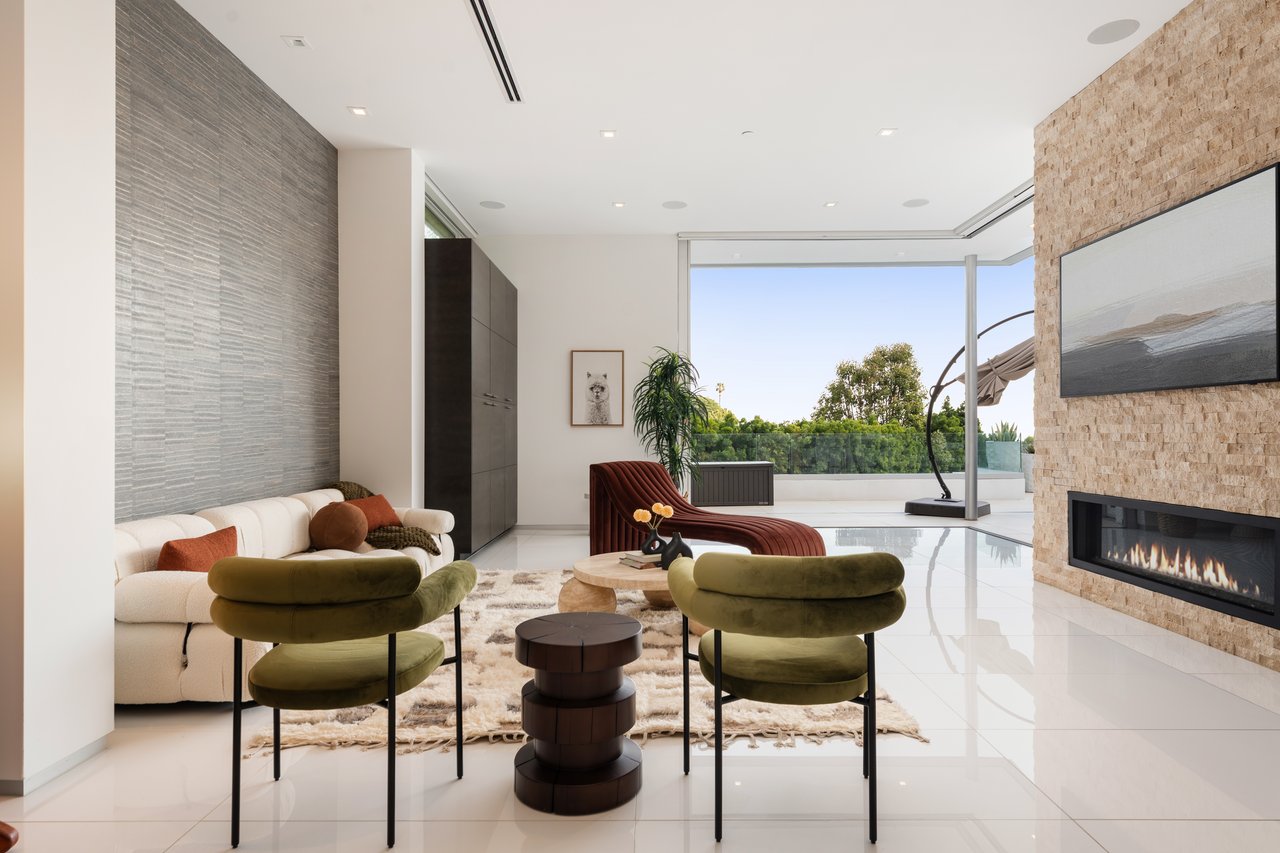 9311 Readcrest Dr, Beverly Hills