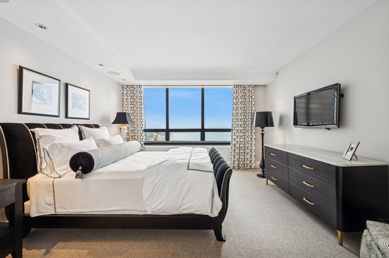 180 E Pearson Street Unit: 5603
