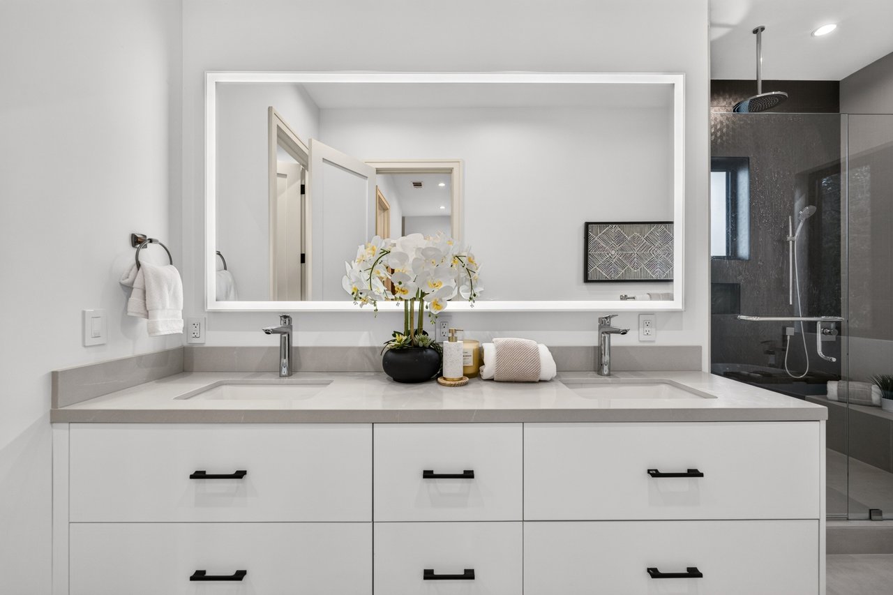 1084 Moffett Circle, Palo Alto, California 94303