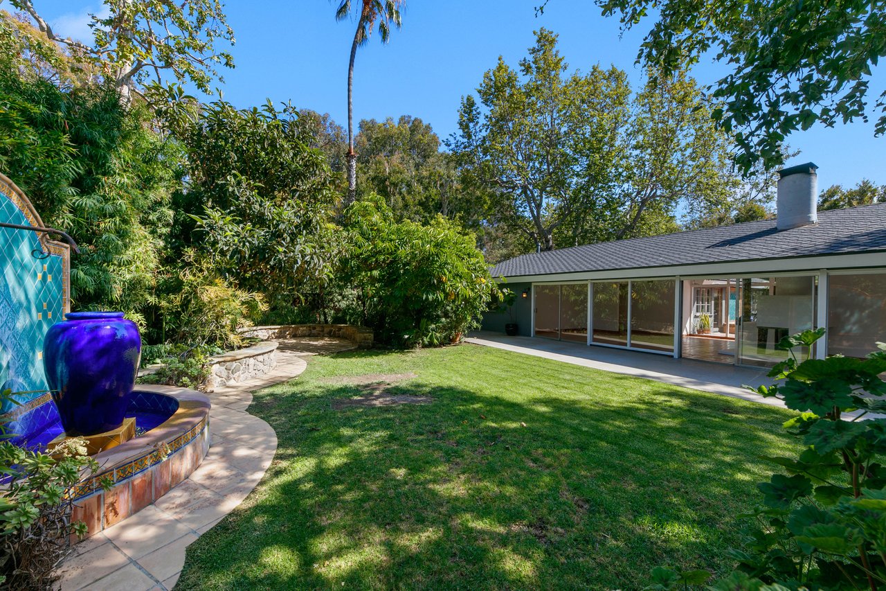 Spacious Malibu West Mid Century