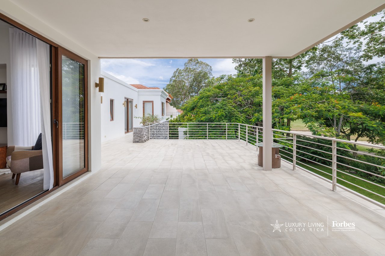 21465 - Modern 6 bedroom house with pool, garden and terrace front golf course