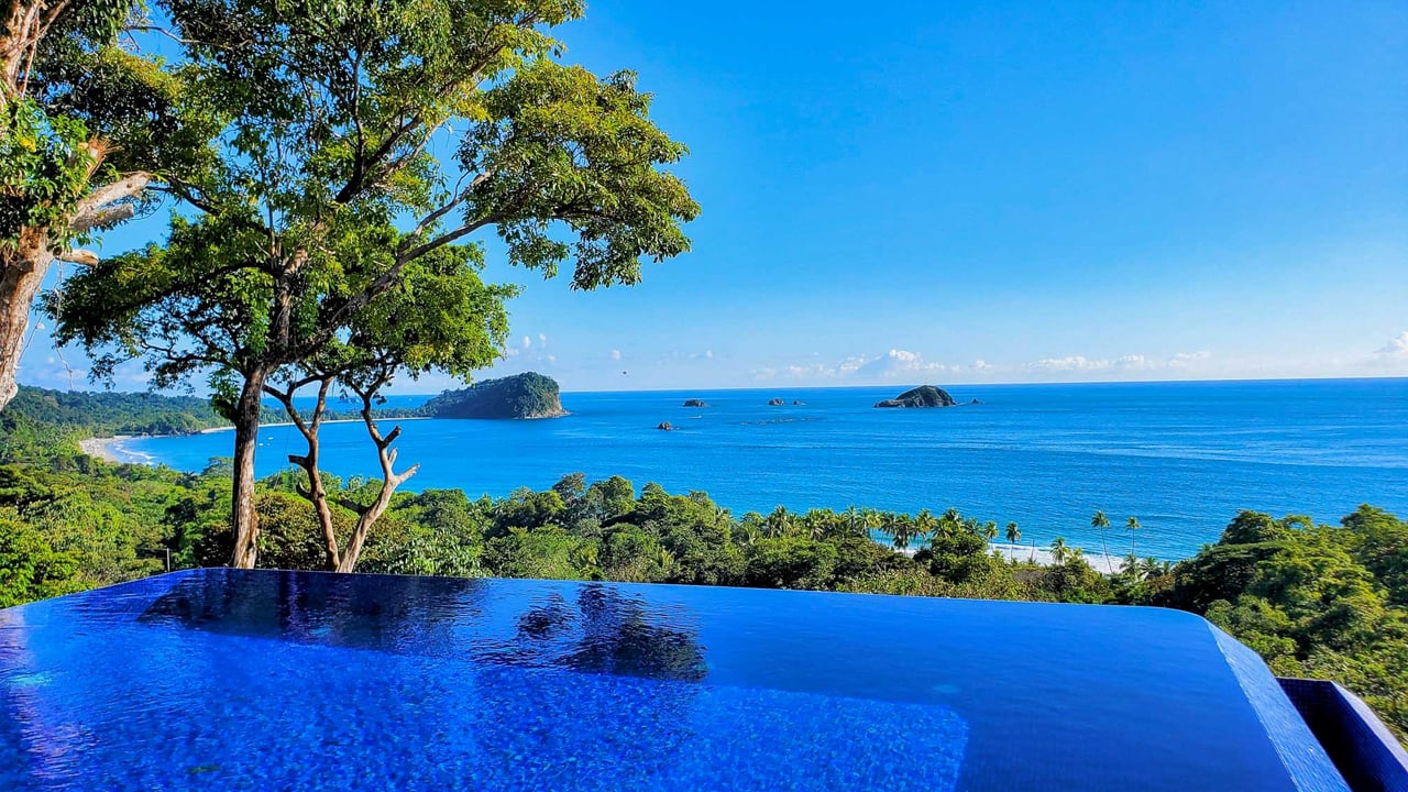 Walk to beach Vista Hermosa Estate Lucrative Contemporary Estate