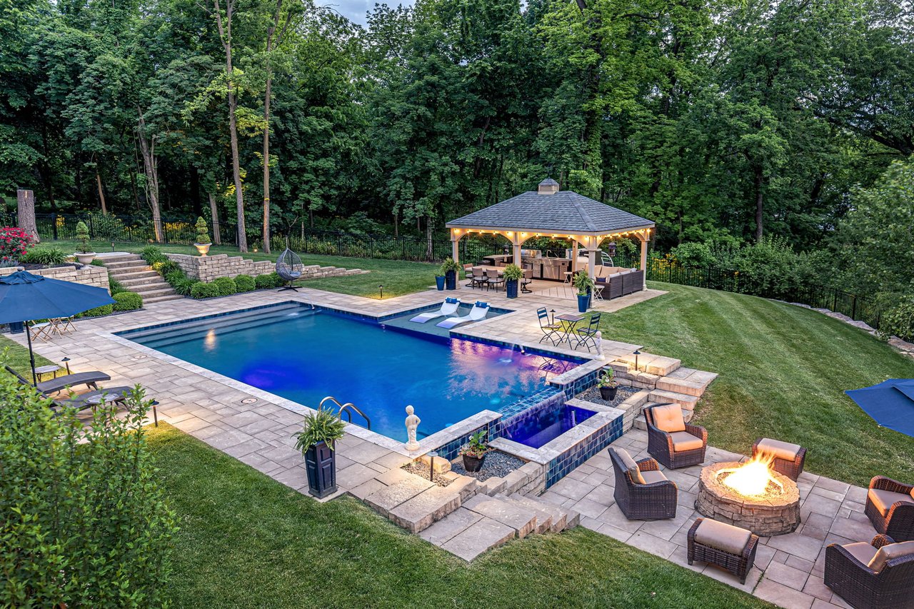 11 Lake Forest Court W