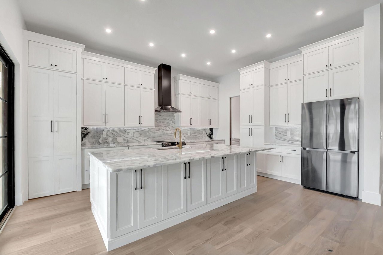 17 NW 16th St