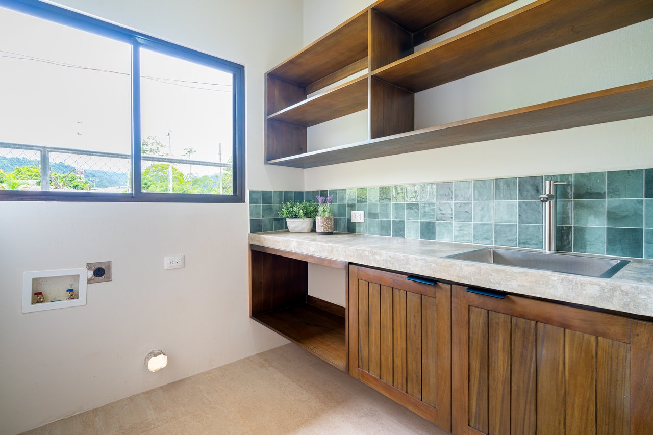 Uvita Tropical Urban Home, New Quality Build!