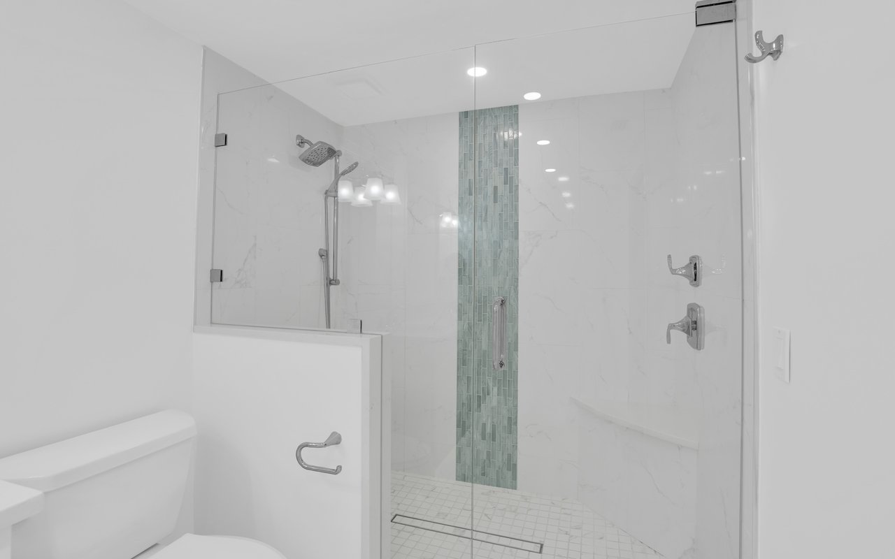 1925 Clifford St #1102