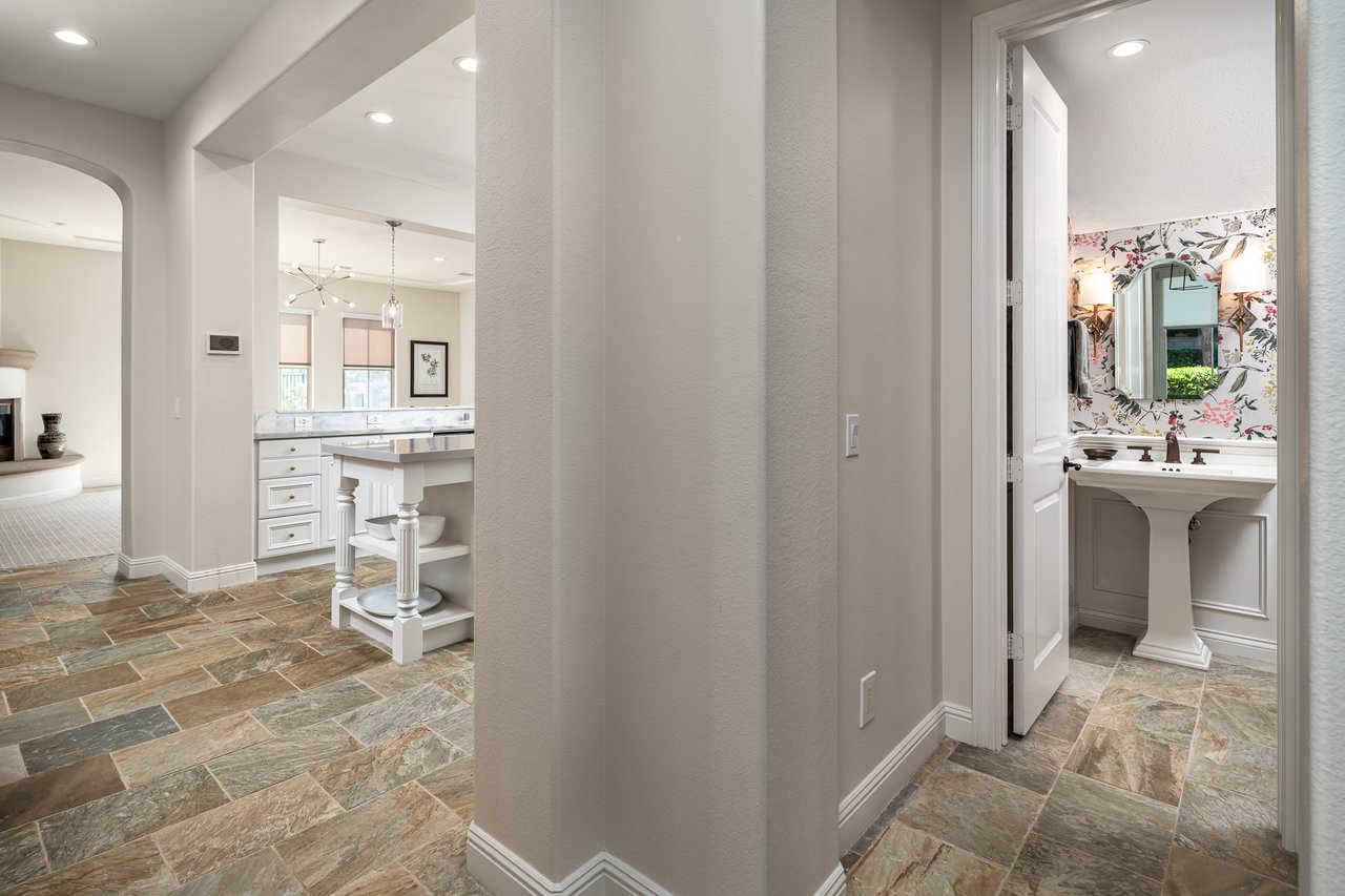 MODERN LIVING IN MIRASOL
