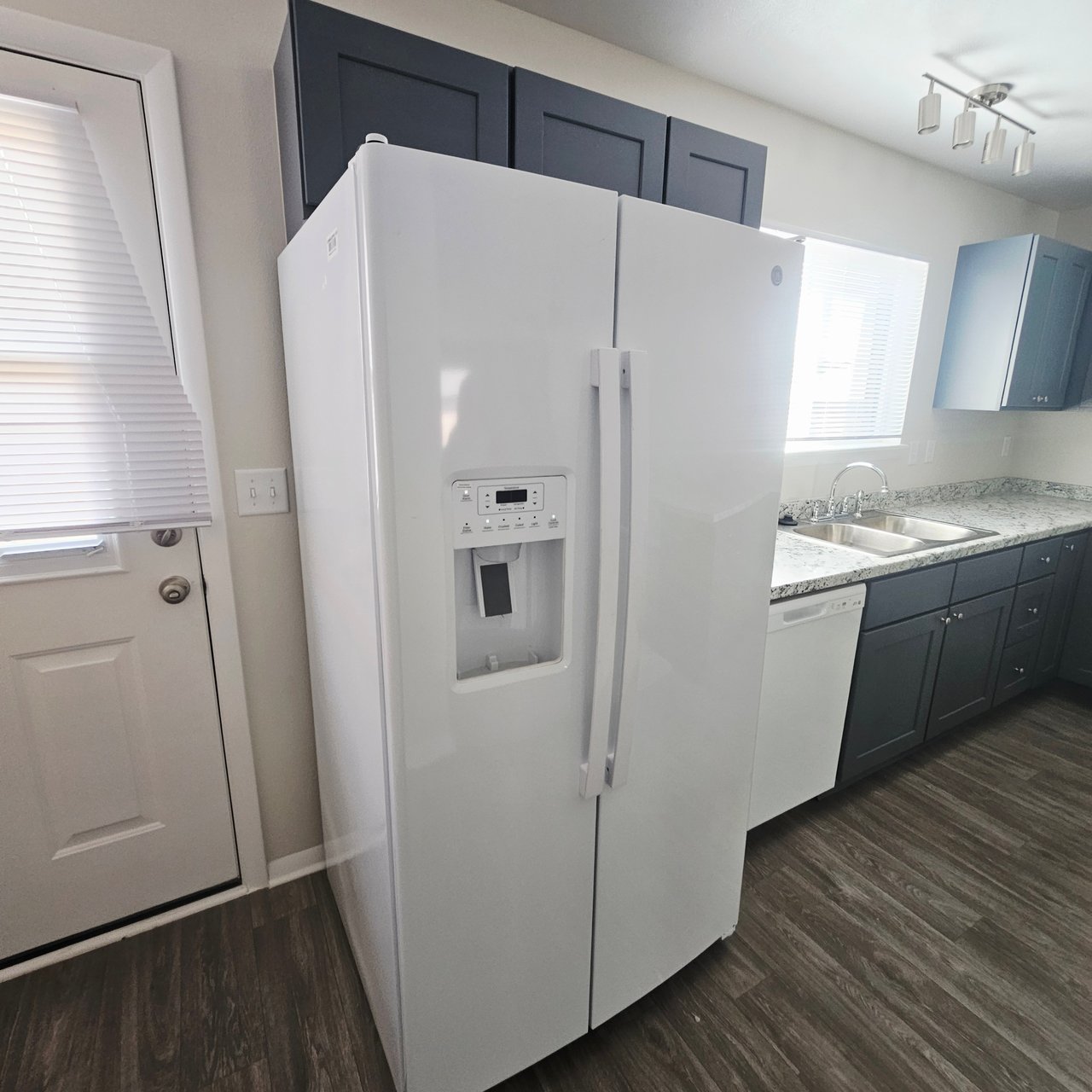 2 Bed 1.5 Bath Townhome Lakewood