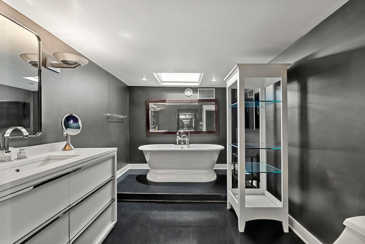 751 N Highland Ave, Hollywood