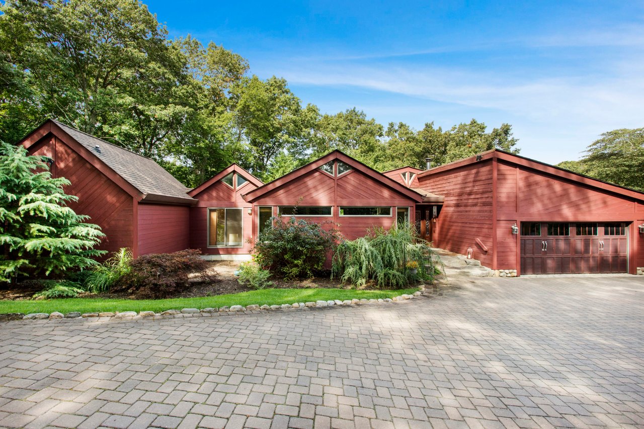 105 East Ct