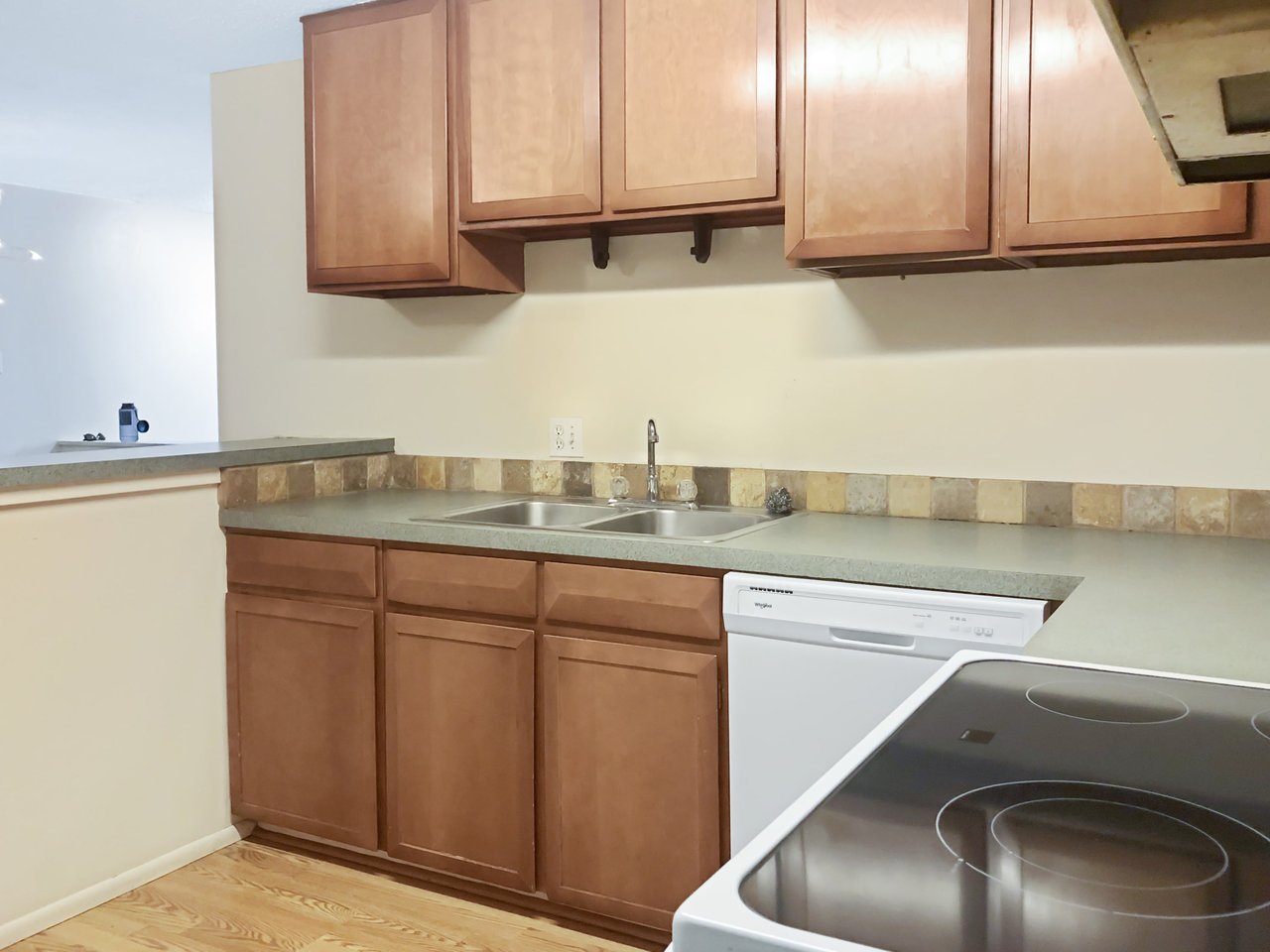 1842 Canyon Boulevard #101
