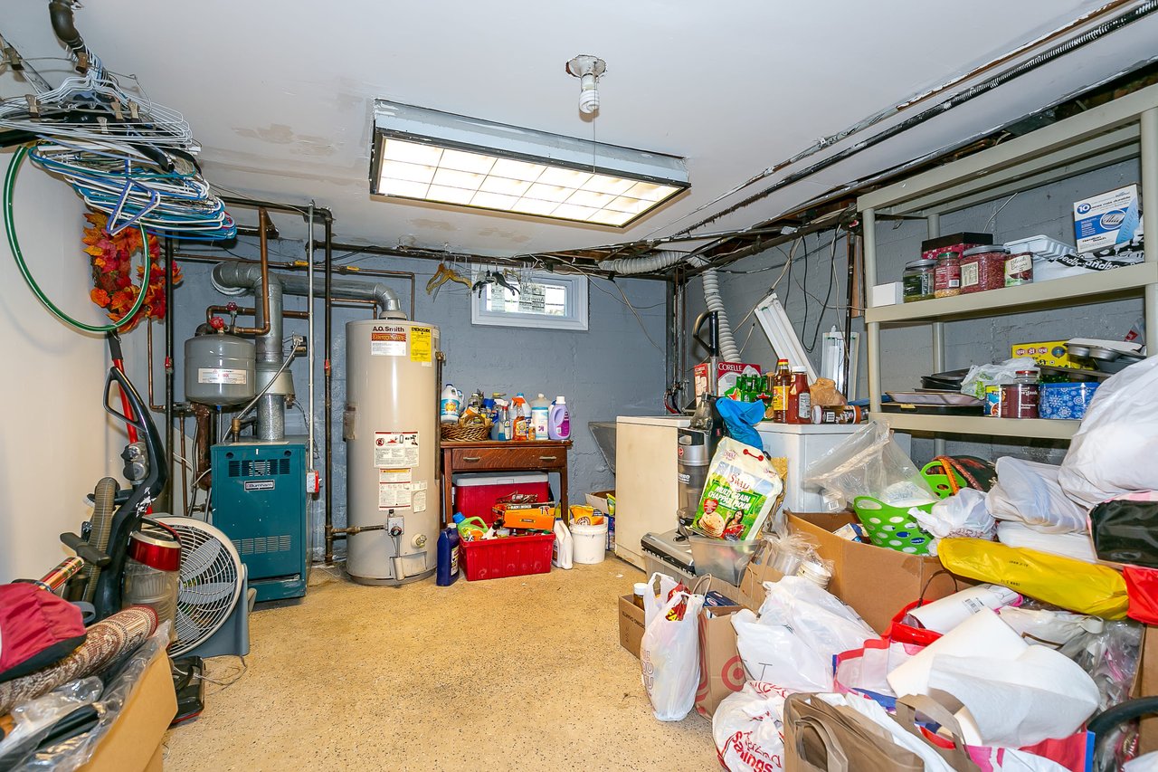 30 Gardner Ave, Hicksville