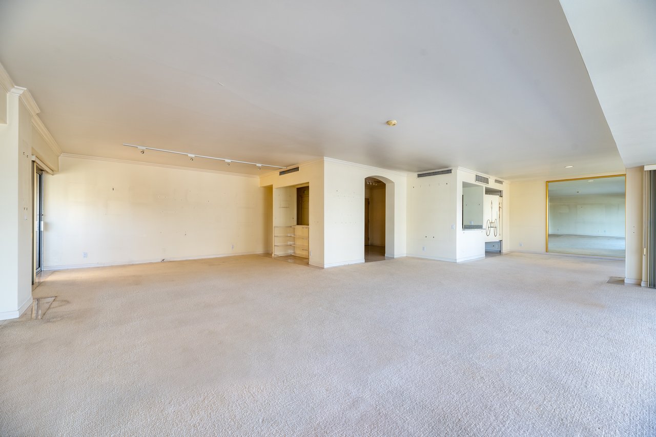 10450 Wilshire Boulevard Penthouse E