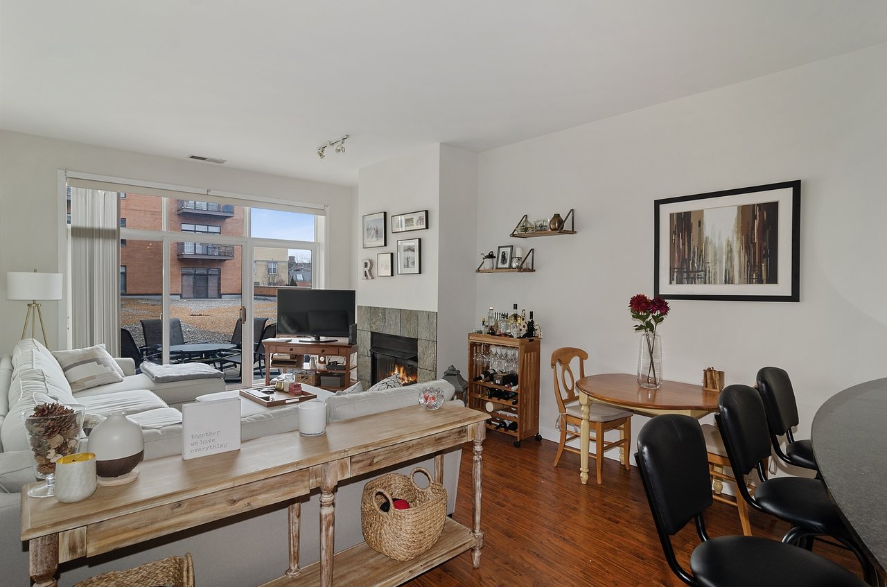 600 W Drummond Place # 318