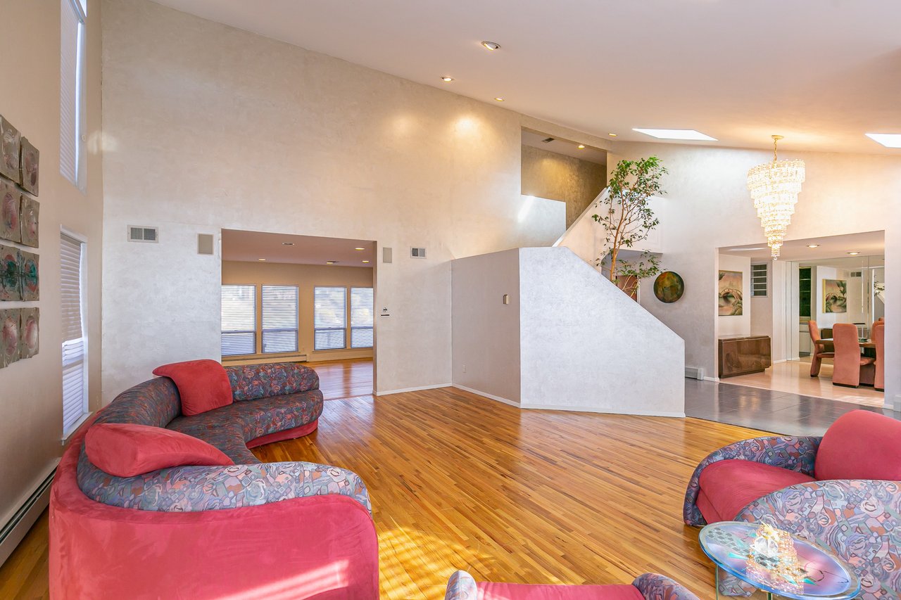 50 Juniper Lane, Muttontown