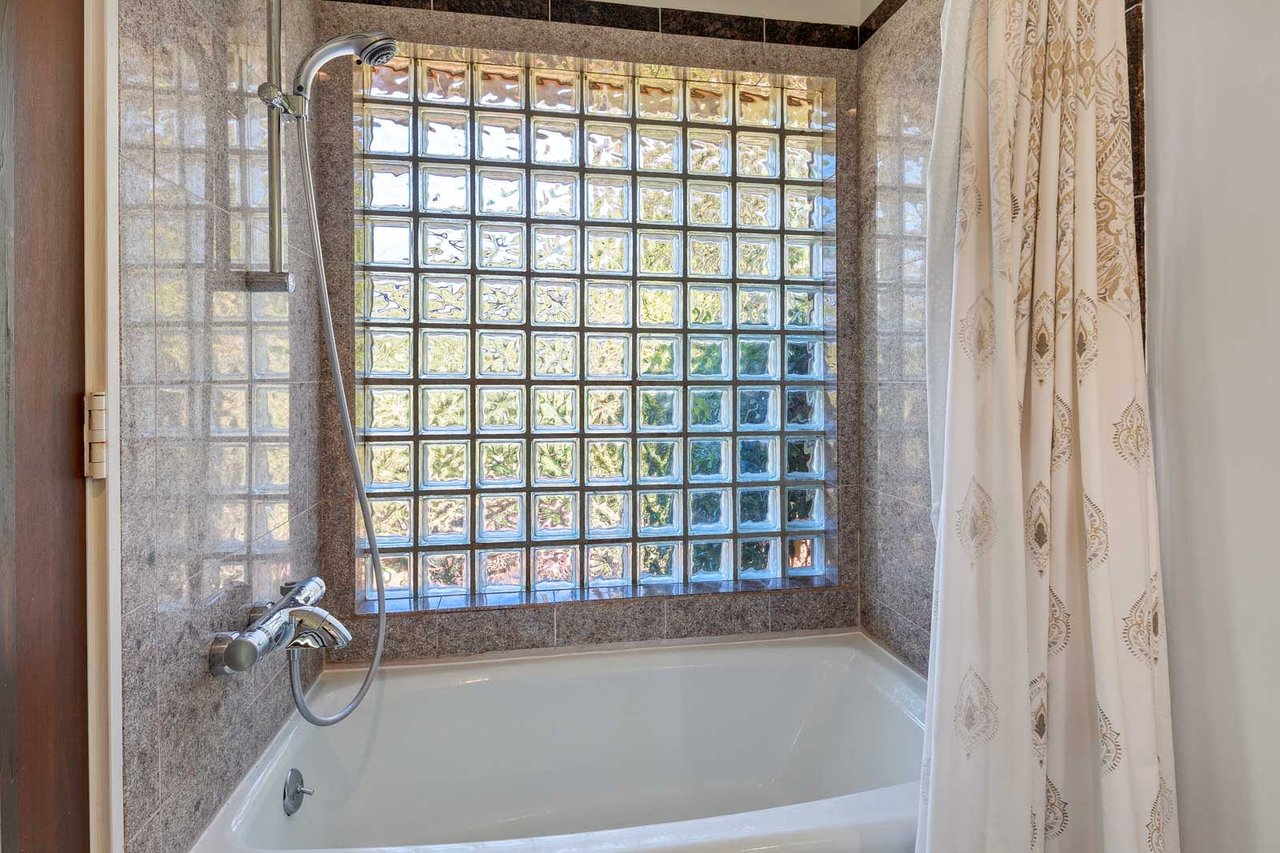 60 Oak Grove Avenue, Woodacre